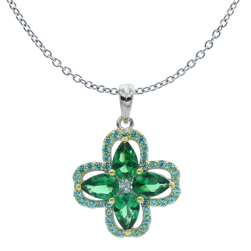 Women 4 Leaf Clover Pendant With Green Nano