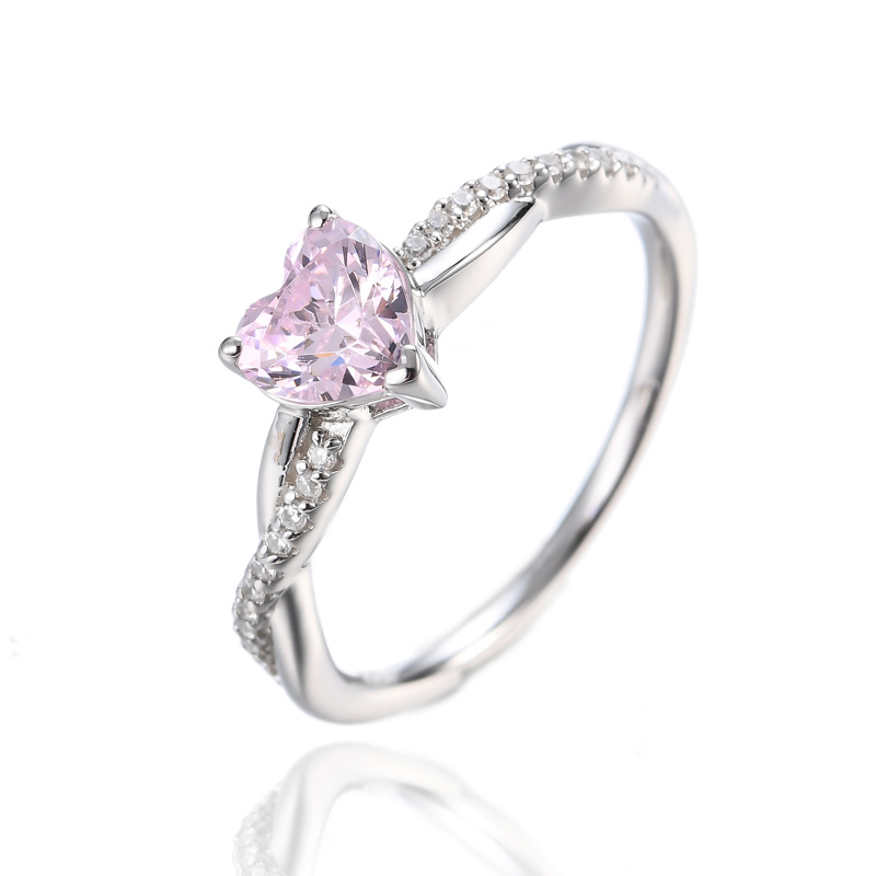 anello in argento con diamanti rosa chiaro