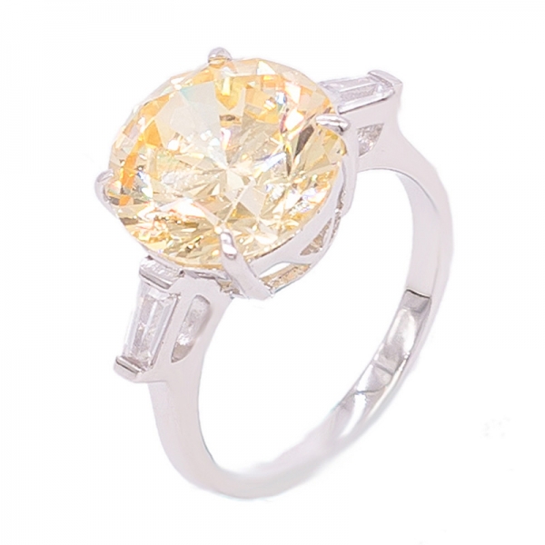 classico anello di fidanzamento in argento con pietre tonde di colore giallo diamante 