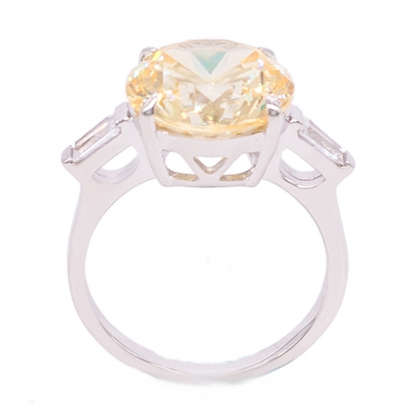 classico anello di fidanzamento in argento con pietre tonde di colore giallo diamante 