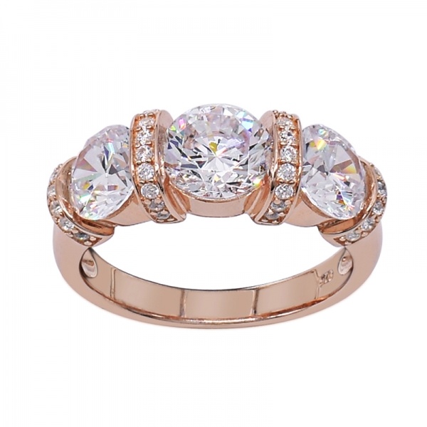 grazioso anello placcato oro rosa in argento con tre cz rotondi 