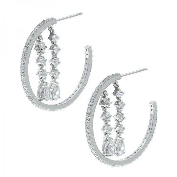 placcatura in rodio bianco con diamanti su orecchini pendenti in argento 