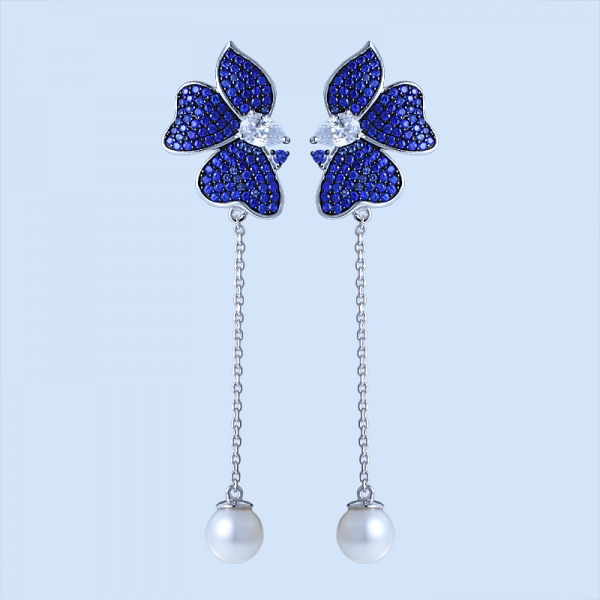 perle d'acqua dolce con zaffiro blu rodiato su orecchini in argento sterling 