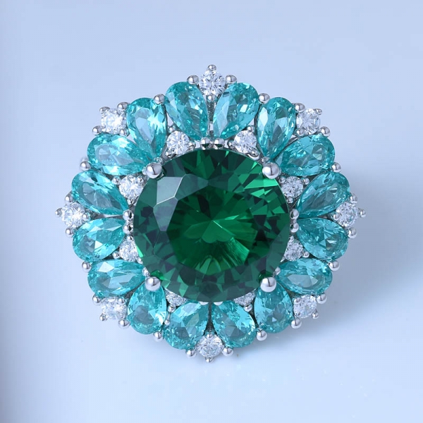 smeraldo verde tondo e paraiba tondo rodiato su anello in argento centrale con design centrale 