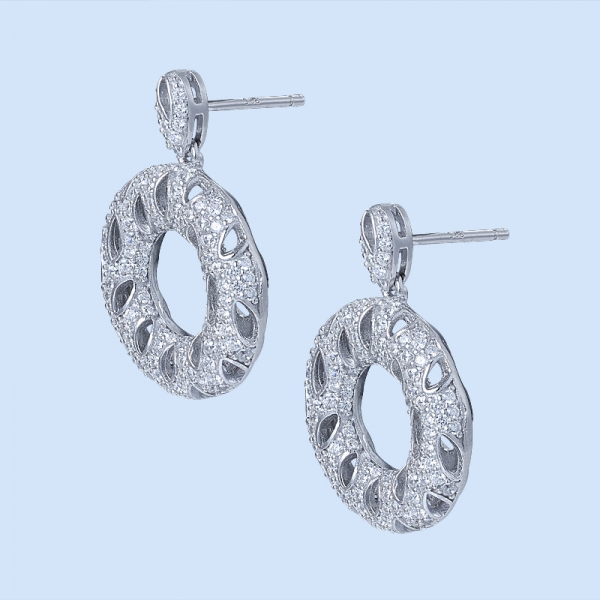 orecchino a cerchio in argento sterling bianco con zirconi cubici su argento sterling 
