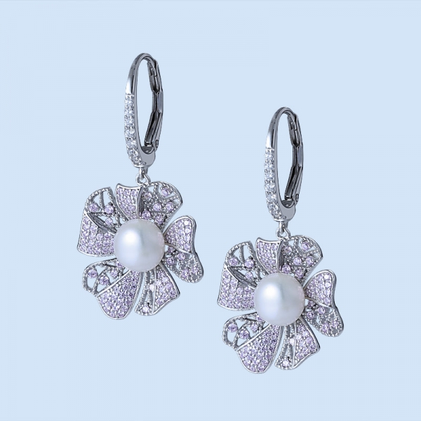 Orecchino floreale con perle d'acqua dolce coltivate 7,0 mm in argento sterling 925 