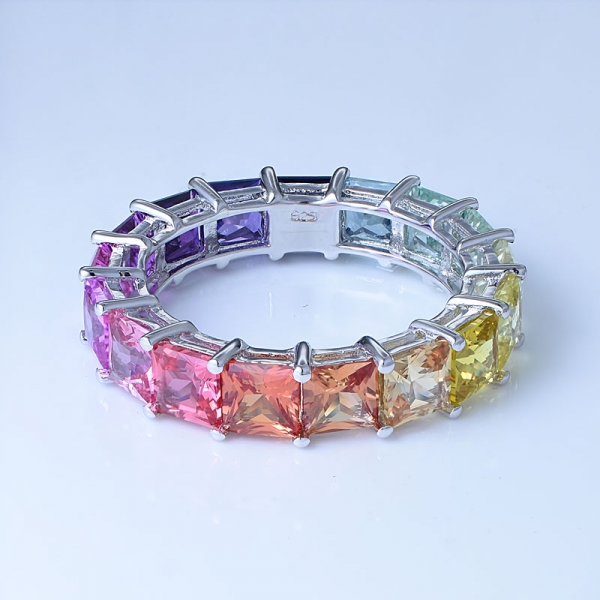 anello eternity arcobaleno classico in argento sterling rodiato con corindone multicolore 