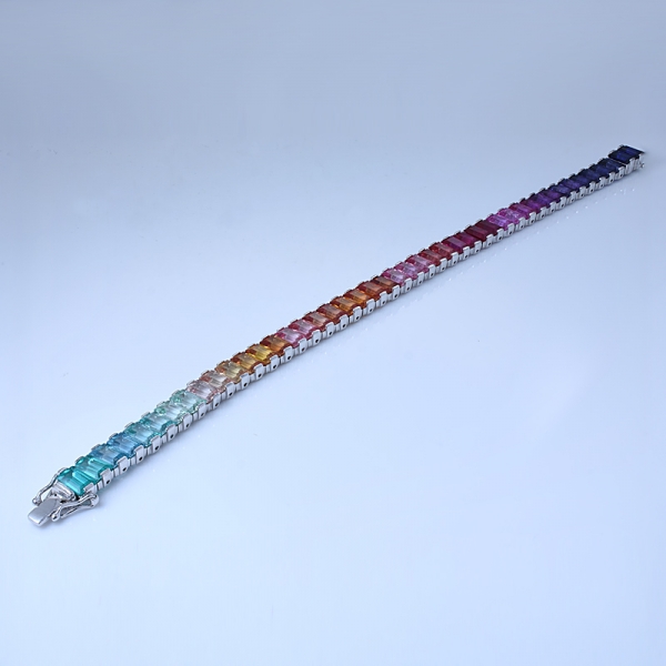 design del bracciale arcobaleno in argento sterling rodiato con taglio baguette zaffiro sintetico 
