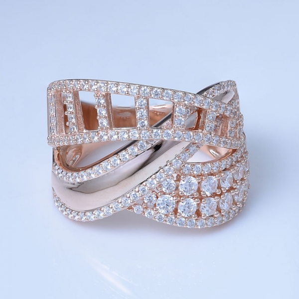 Anello in oro bianco con zirconi bianchi e zirconi su gioielli in argento sterling 
