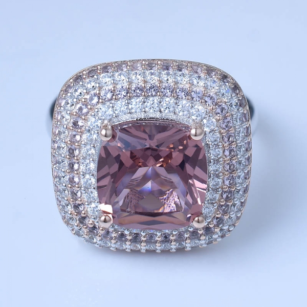 il taglio a cuscino simula la pietra di morganite in oro rosa su set di anelli da sposa in argento sterling 