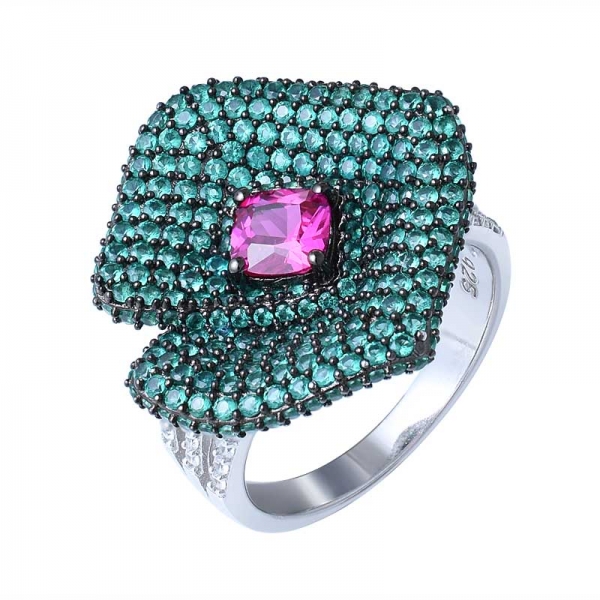 il taglio personalizzato del cuscino da sposa in argento 925 simula l'anello di fidanzamento con diamante verde emerad 