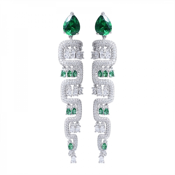 2 carati creati con rodio verde smeraldo su un lungo orecchino pendente a goccia 