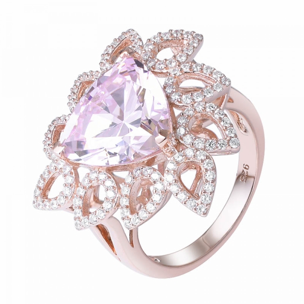 anello in oro rosa con diamante rosa simulato taglio Trangle su argento sterling 