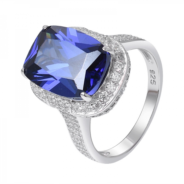 blu Tanzanite creato rodio taglio cuscino su anello di fidanzamento in argento sterling 