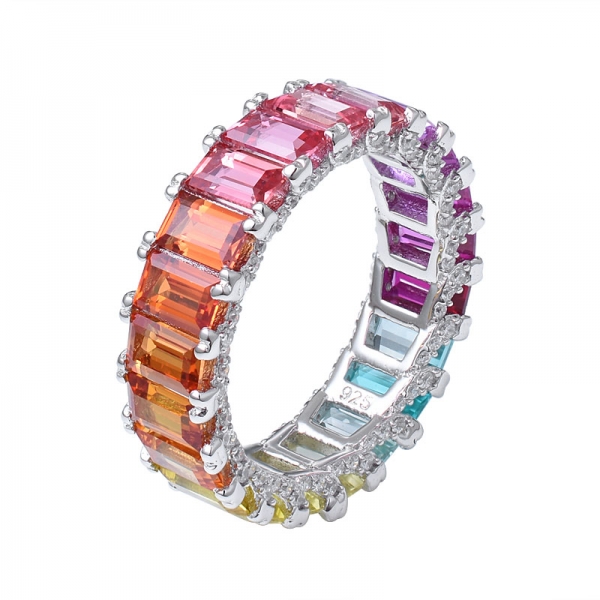 sintetico Sahhpire anello di eternità arcobaleno in argento sterling con taglio a smeraldo colorato e rodio 