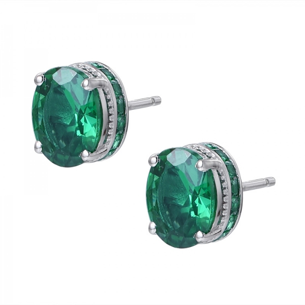 taglio ovale creato con smeraldo rodiato su orecchini a bottone in argento sterling 