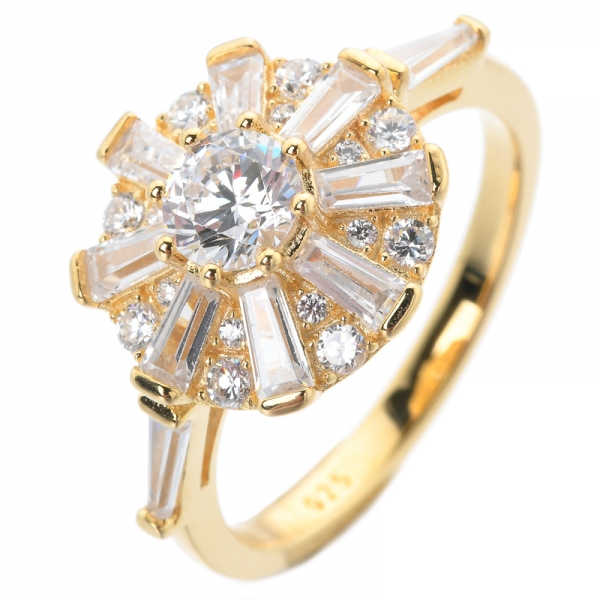Anello moda stile cattedrale in oro giallo 18 carati e diamante taglio trapezoidale 