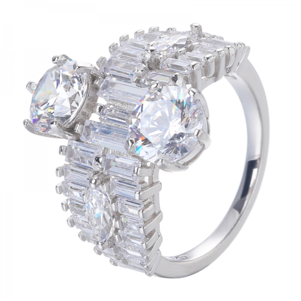 Anello di fidanzamento a grappolo di diamanti simulati rotondi in argento sterling 925 placcato oro bianco 18k 