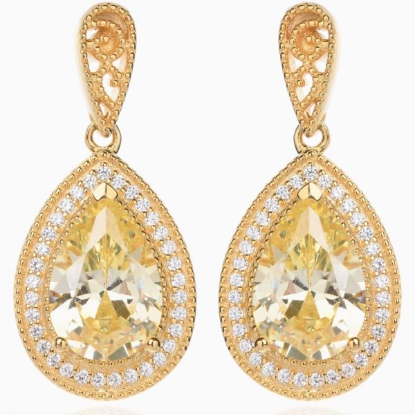 orecchini di diamanti gialli simulati Orecchini a bottone con alone di diamanti simulati a pera placcata in oro giallo 18 carati 