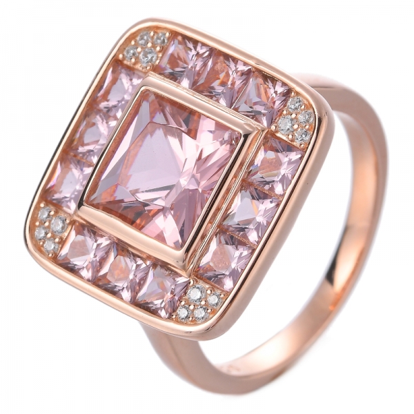 anello di fidanzamento quadrato in morganite con taglio a principessa e diamante 