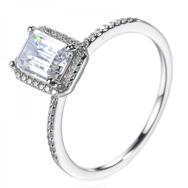 Anello di fidanzamento con diamante a forma di smeraldo AAA CZ in argento sterling
 