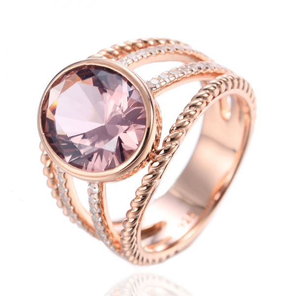 Anello in argento 925 con diamanti ovali e zirconi rosa al centro con placcatura bicolore
 