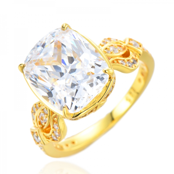 Anello in oro giallo 18 carati con zirconi cubici bianchi su anello in argento sterling 8ctw
 