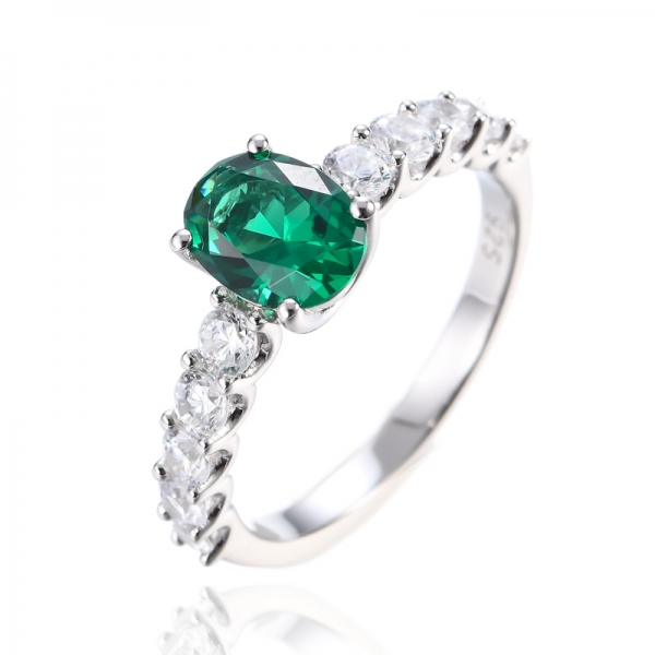 Anello di fidanzamento con smeraldo simulato a taglio ovale verde in argento sterling 