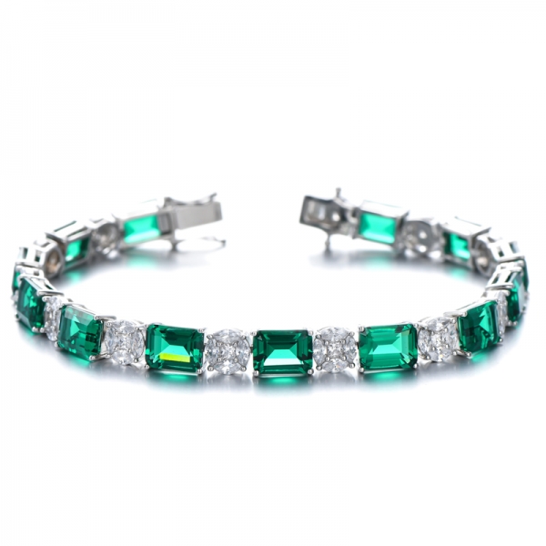 Bracciale di fidanzamento con zirconi cubici di tanzanite creato a forma di smeraldo di alta qualità
         