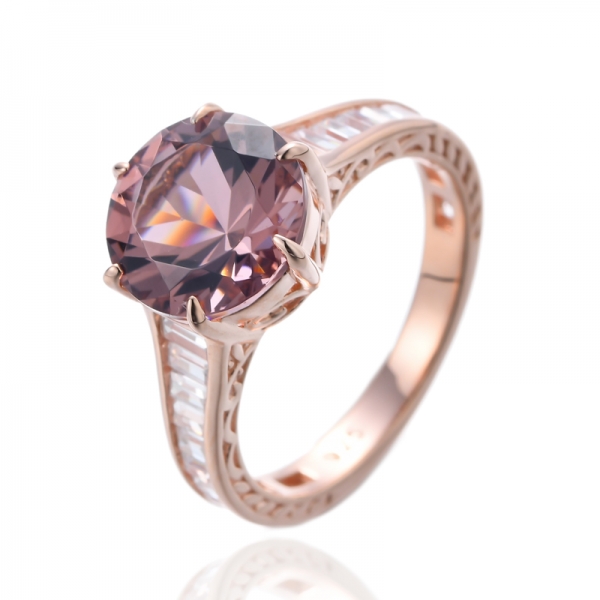 Anello in argento con morganite nano e baguette con zirconi bianchi e placcatura in oro rosa 