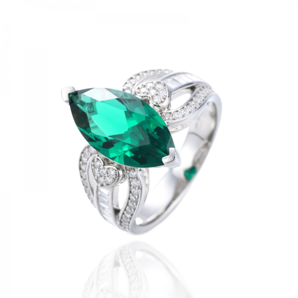 Anello in argento rodiato nano verde marchesa e zirconi bianchi 