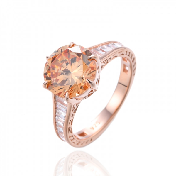 Anello in argento con morganite nano e baguette con zirconi bianchi e placcatura in oro rosa 