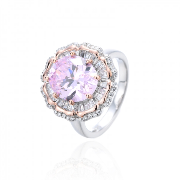 Anello in argento con nano morganite e zirconi bianchi di forma ovale con placcatura in oro rosa 