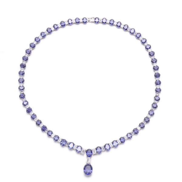 Collana in argento placcato rodio con tanzanite di forma ovale e zirconi bianchi 