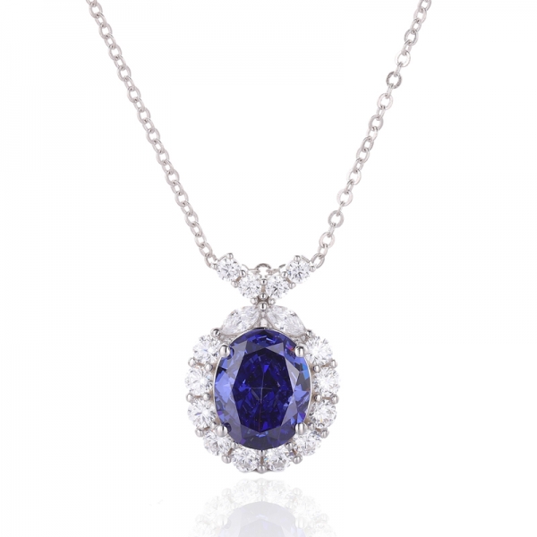 Ciondolo in argento rodiato con tanzanite di forma ovale e zirconi bianchi 