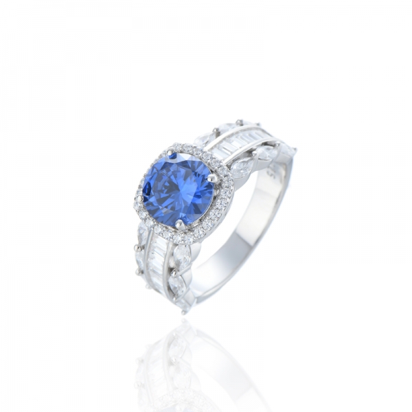 Anello rotondo in argento rodiato con tanzanite e zirconi bianchi 