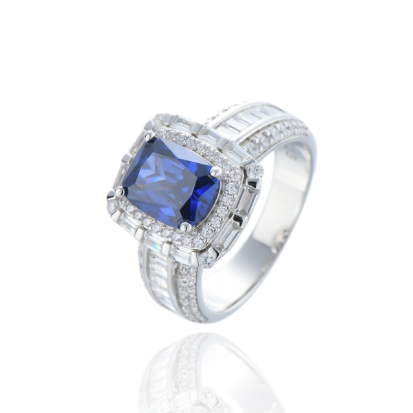 Anello in argento rodiato con tanzanite e zirconi bianchi con cuscino 