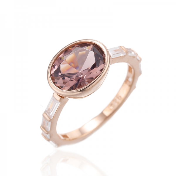 Anello in argento rodiato con nano morganite di forma ovale e zirconi bianchi bianchi 