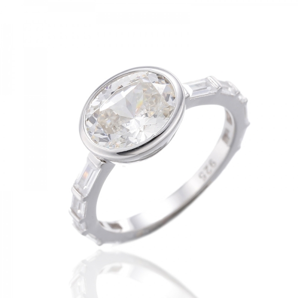 Anello in argento rodiato con nano morganite di forma ovale e zirconi bianchi bianchi 