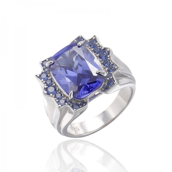 Anello rotondo in argento rodiato con cuscino e tanzanite con zirconi cubici 