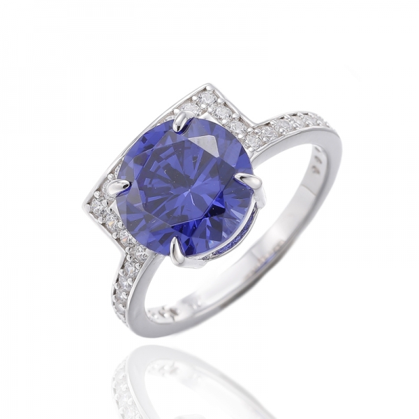 Anello rotondo in argento rodiato con tanzanite e zirconi bianchi 