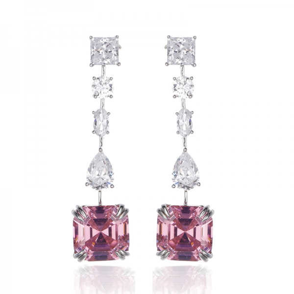 Orecchino in argento rodiato con diamanti Asscher rosa e zirconi bianchi 