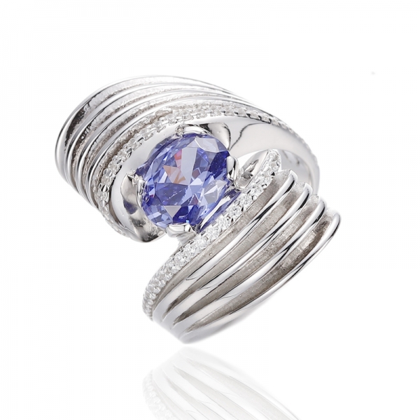 Anello in argento rodiato con tanzanite ovale 925 e zirconi bianchi rotondi 