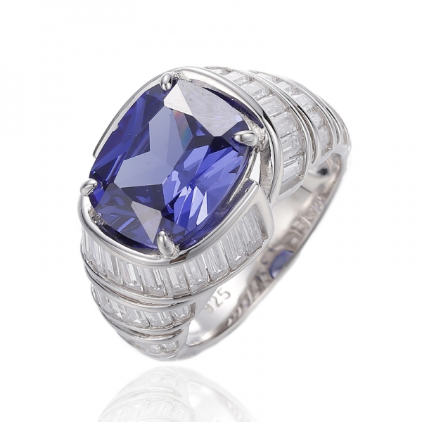 Anello in argento rodiato con tanzanite e zirconi bianchi con cuscino 