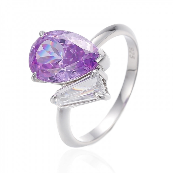 Anello in argento rodiato con kunzite a forma di pera e zirconi bianchi affusolati 