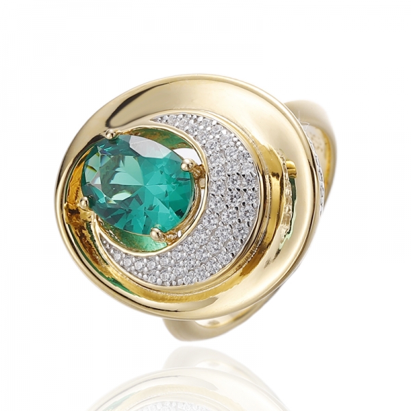 Anello in argento con nano nano verde e zirconi cubici bianchi rotondi di forma ovale con placcatura in oro 