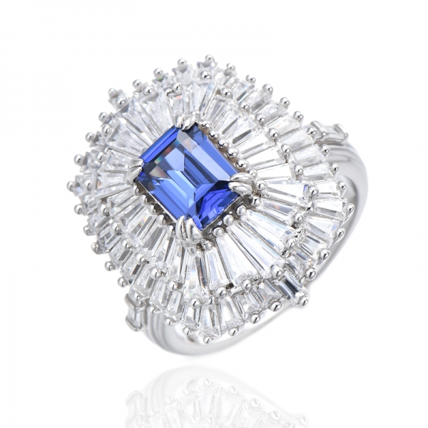 Anello in argento rodiato con tanzanite taglio smeraldo e zirconi bianchi 