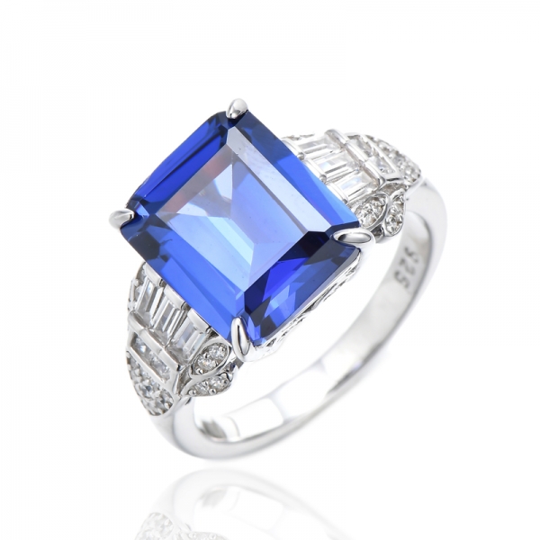 Anello in argento rodiato con tanzanite taglio smeraldo 925 e zirconi bianchi 