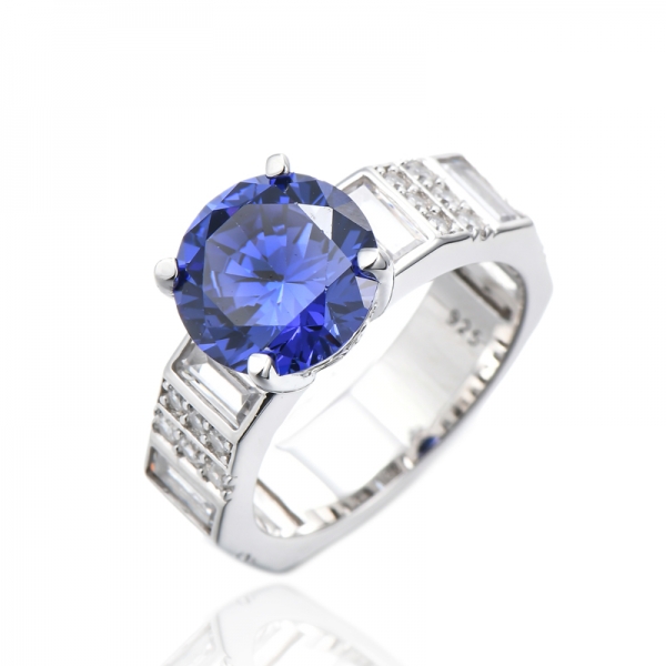 Anello rotondo in argento rodiato con tanzanite e zirconi bianchi 