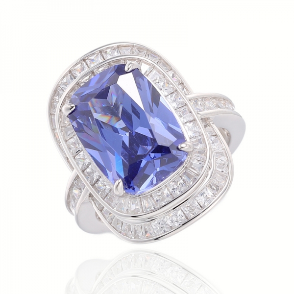 Anello in argento rodiato con tanzanite e zirconi bianchi con cuscino 